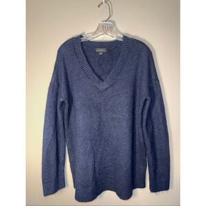 Lord and Taylor navy v neck sweater size small #673